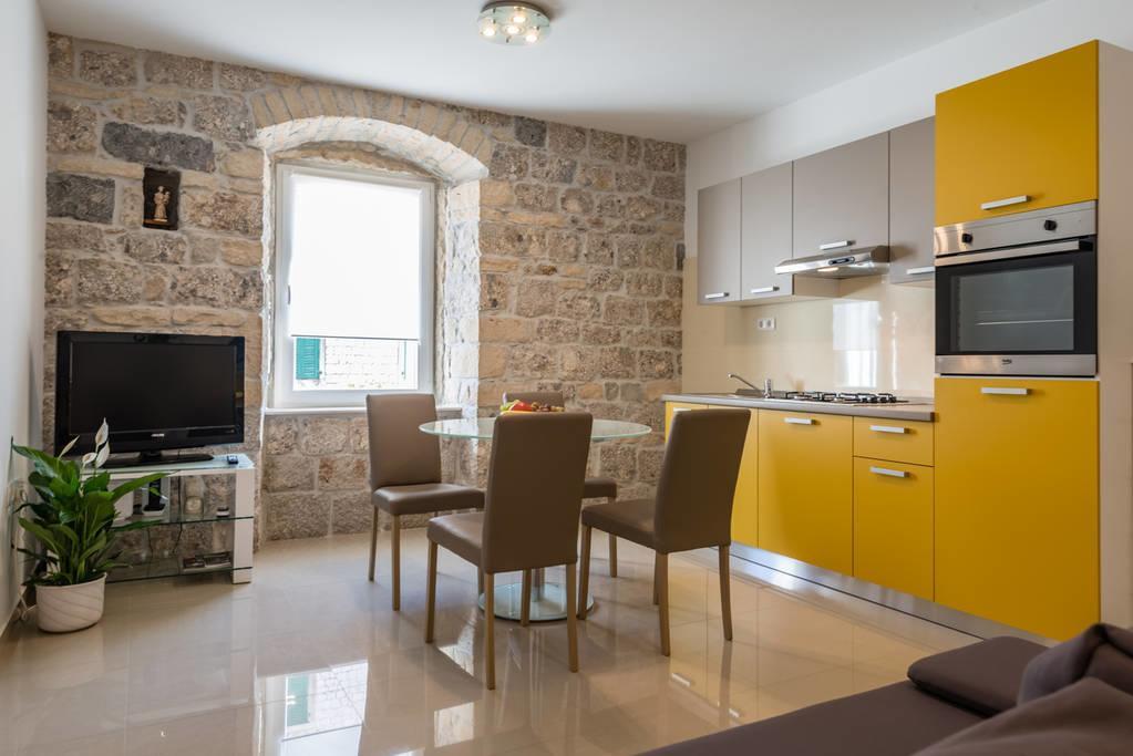 Mila Apartment Sinj Eksteriør bilde